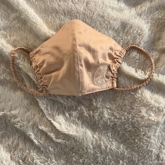 Blush tone reusable mask - Picture 4 of 4
